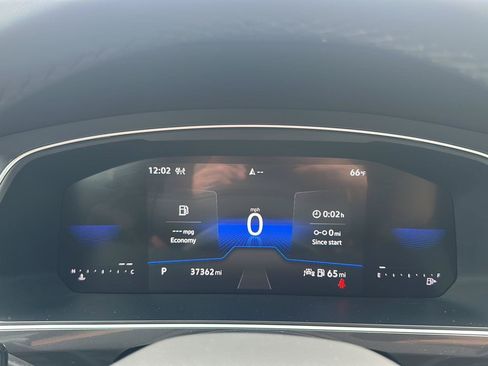 Used 2024 Volkswagen Tiguan SE R-Line AWD/4WD image 28