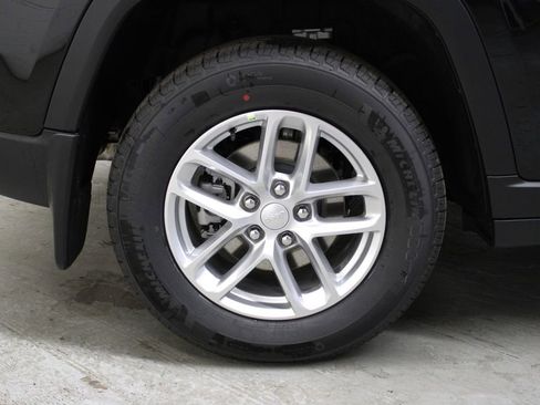 New 2025 Jeep Grand Cherokee Laredo w/ Luxury Tech Group I image 32