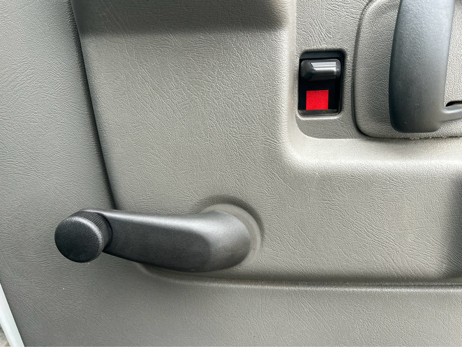 Used 2015 GMC Savana 3500 RWD image 12