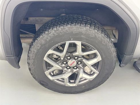 Certified 2024 GMC Sierra 1500 SLT image 25