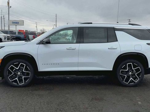 New 2026 Chevrolet Traverse High Country w/ LPO, Floor Liner Package FWD image 5