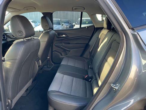 Used 2025 Chevrolet Trax LT image 25