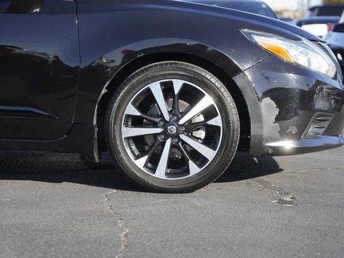 Used 2018 Nissan Altima 2.5 SR w/ Interior Lighting Package image 4