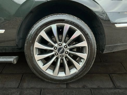 Used 2018 Lincoln Navigator Select w/ Technology Package image 16