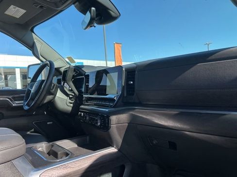 Certified 2025 Chevrolet Silverado 2500 LTZ w/ LTZ Convenience Package image 34