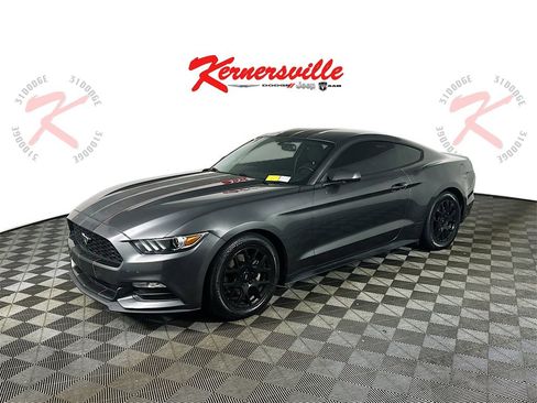 Used 2017 Ford Mustang Coupe image 3