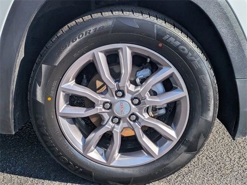 Used 2023 GMC Terrain SLT image 11