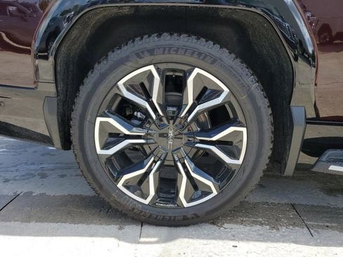 New 2025 GMC Sierra EV Denali AWD/4WD image 6