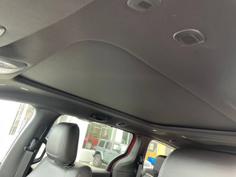 New 2026 Chrysler Pacifica Select AWD/4WD image 14