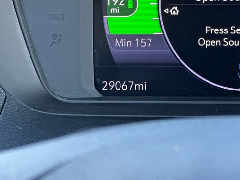 Used 2022 Chevrolet Bolt EUV LT w/ Comfort Package image 3