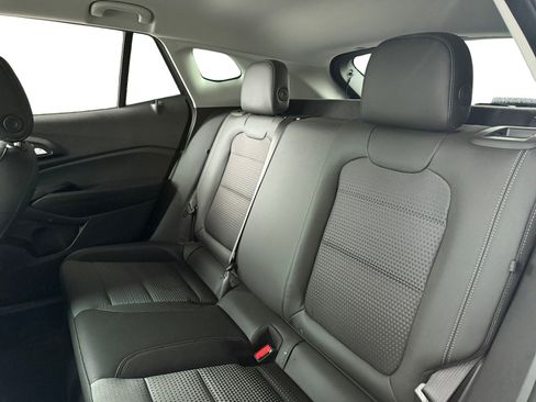 Used 2025 Chevrolet Trax LT image 11