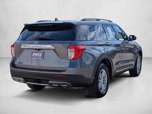 Used 2022 Ford Explorer XLT w/ Equipment Group 202A image 5