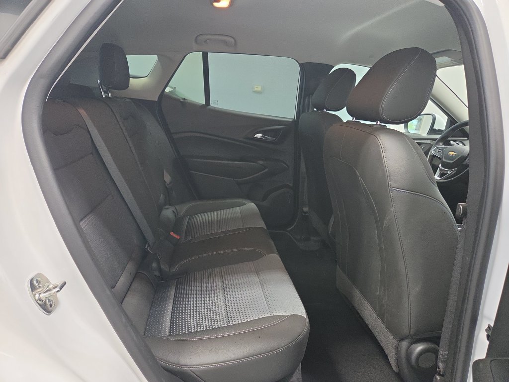Used 2025 Chevrolet Trax LT w/ LT Convenience Package FWD image 11