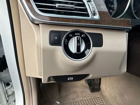 Used 2016 Mercedes-Benz E 350 4MATIC Sedan image 21