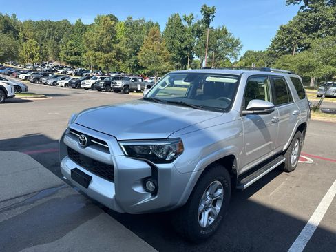 Used 2020 Toyota 4Runner SR5 Premium w/ Moonroof Package AWD/4WD image 7