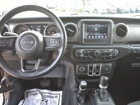 Used 2021 Jeep Gladiator Sport image 14