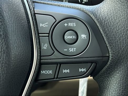 Used 2018 Toyota Camry LE FWD image 22