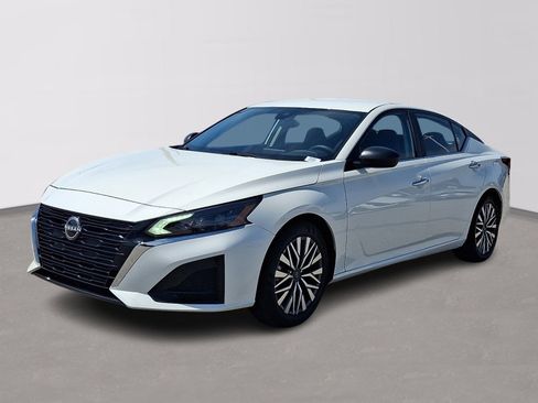 Used 2025 Nissan Altima 2.5 SV image 3