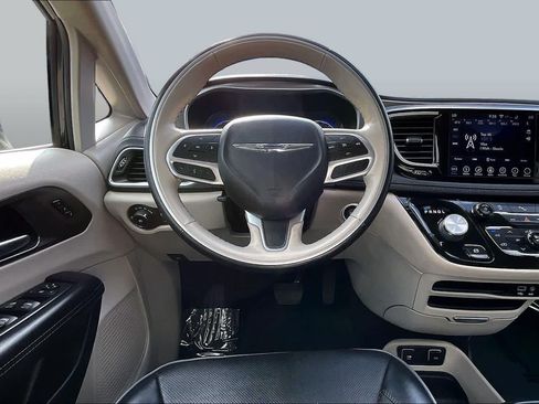 Used 2019 Chrysler Pacifica Limited FWD image 6