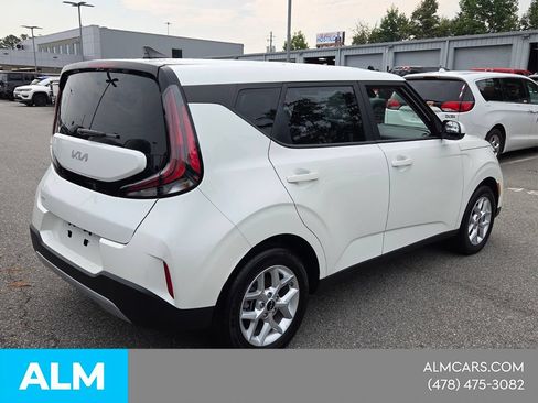 Used 2025 Kia Soul LX w/ LX Technology Package FWD image 11
