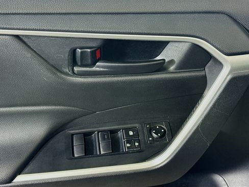 Used 2022 Toyota RAV4 LE image 23