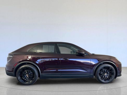 Certified 2025 Porsche Macan Electric RWD image 9