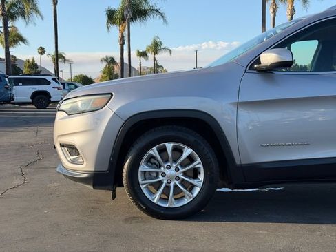 Used 2019 Jeep Cherokee Latitude w/ Popular Appearance Group FWD image 23