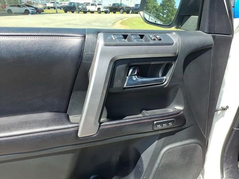 Used 2017 Toyota 4Runner Limited AWD/4WD image 17