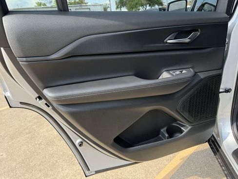 New 2025 Jeep Grand Cherokee L Altitude RWD image 16