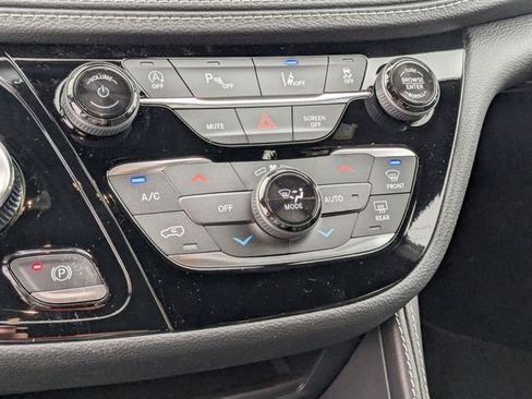 New 2026 Chrysler Pacifica Limited w/ Trailer Tow Group image 24