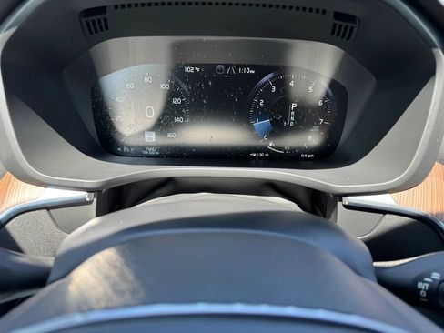 Used 2021 Volvo XC60 T5 Momentum w/ Premium Package FWD image 18