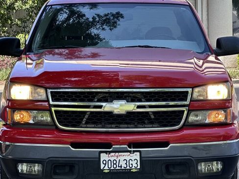 Used 2006 Chevrolet Silverado 1500 LT w/ Onstar Plus Package image 2
