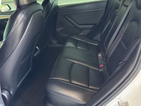 Used 2022 Tesla Model 3 Standard Range RWD image 9