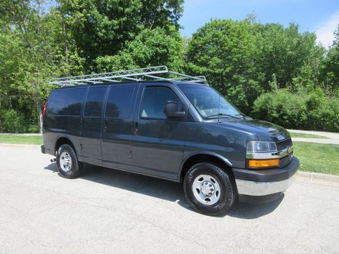 Used 2020 Chevrolet Express 2500 w/ Driver Convenience Package RWD image 4