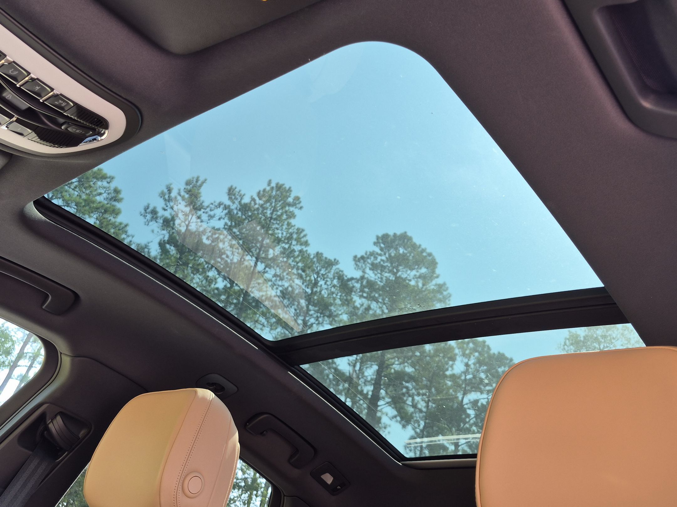 Certified 2018 Porsche Macan AWD/4WD image 18