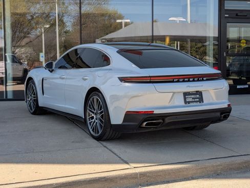 Certified 2025 Porsche Panamera 4 image 3