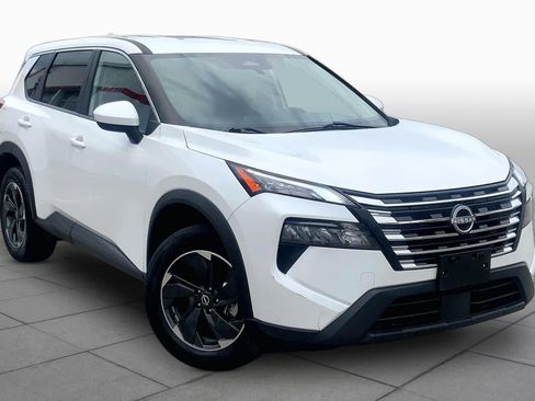 Used 2024 Nissan Rogue SV AWD/4WD image 3