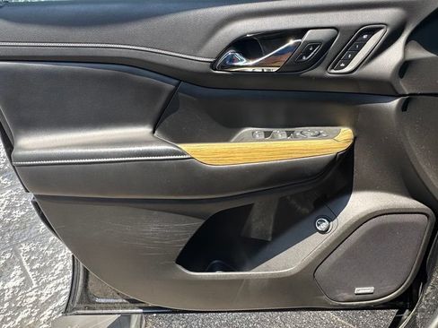 Used 2019 GMC Acadia Denali w/ Technology Package AWD/4WD image 19
