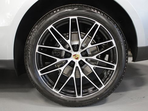 New 2026 Porsche Macan image 12