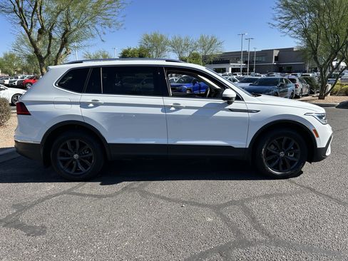 Used 2024 Volkswagen Tiguan SE FWD image 5