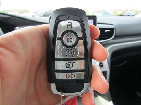 Used 2023 Ford Explorer XLT w/ Equipment Group 202A AWD/4WD image 43