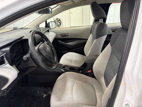 Used 2022 Toyota Corolla LE image 9