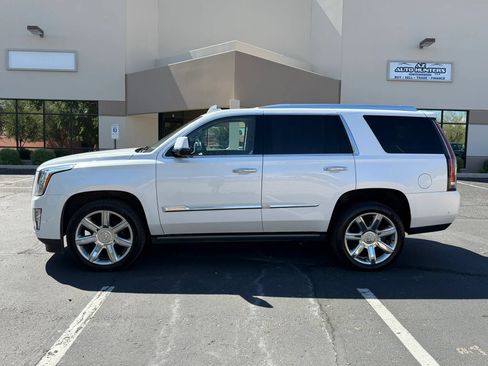 Used 2019 Cadillac Escalade Premium Luxury AWD/4WD image 2