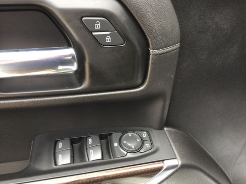 Used 2021 Chevrolet Silverado 1500 LT AWD/4WD image 8