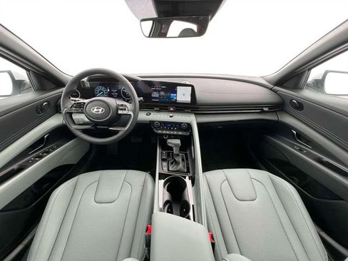 New 2025 Hyundai Elantra Limited image 13