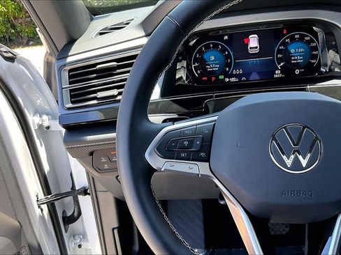 Certified 2026 Volkswagen Atlas Cross Sport SE w/ Panoramic Sunroof Package AWD/4WD image 24