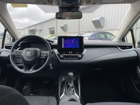 Used 2025 Toyota Corolla LE image 31