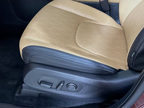 Used 2022 Kia Carnival EX FWD image 10