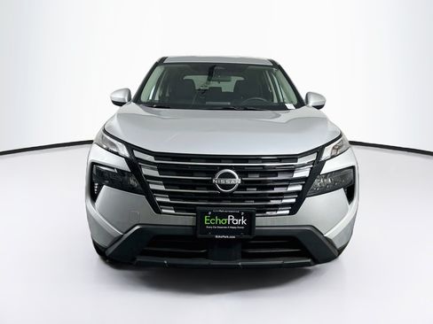 Used 2025 Nissan Rogue SV AWD/4WD image 2