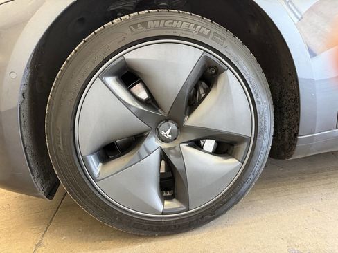 Used 2018 Tesla Model 3 Long Range RWD image 31